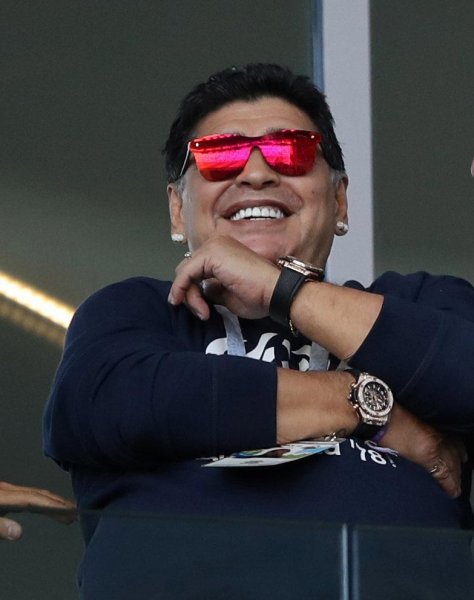 Фанаты выяснили, почему Диего Марадона носит две пары часов